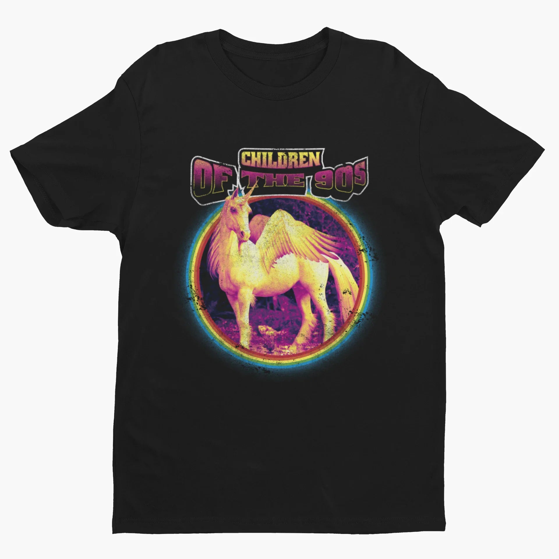"Playera de color Negro con diseno retro de los noventas, tonos amarillo, violeta y azul"